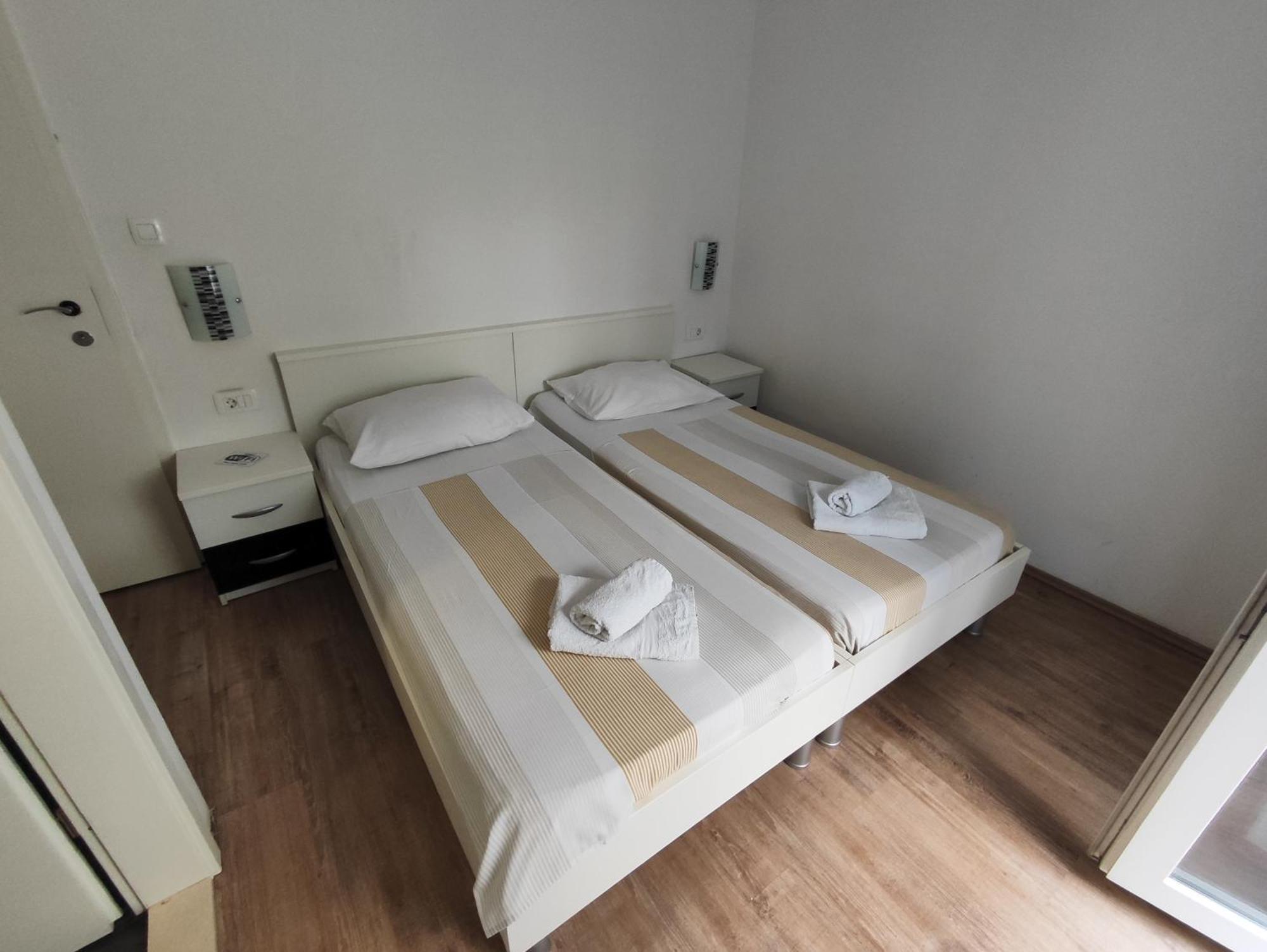 Zoric Apartments & Rooms 2 ドゥブロブニク エクステリア 写真